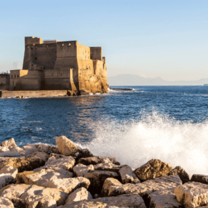 Castel dell'Ovo e lungomare di Napoli